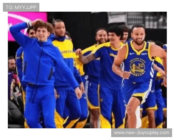 勇士替补群太给力了，主帅笑着鼓掌，勇士队引援